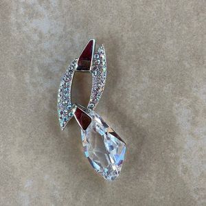 Beautiful Swarovski necklace with bale. Silver toned and super sparkly 💫